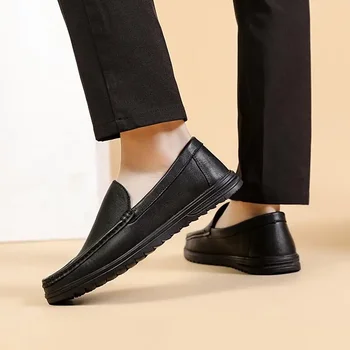 Мужская кожаная обувь, весенняя обувь в горошек, высококачественная кожаная обувь с мягкой подошвой, мужская деловая повседневная обувь 2023 года Выпуска